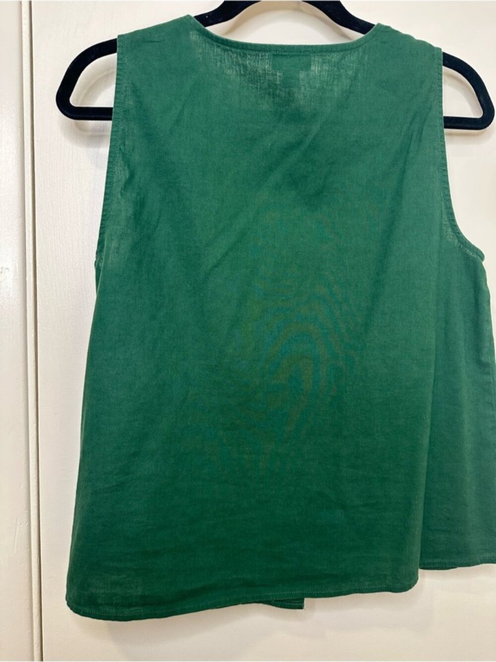 Green Button-Front Sleeveless Top - Picture 2 of 2